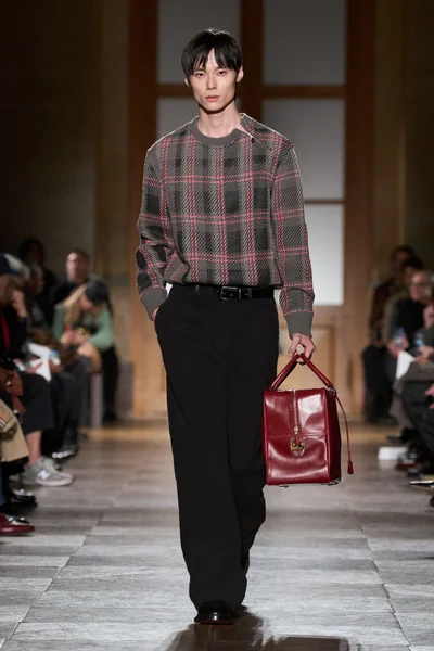 Look 10